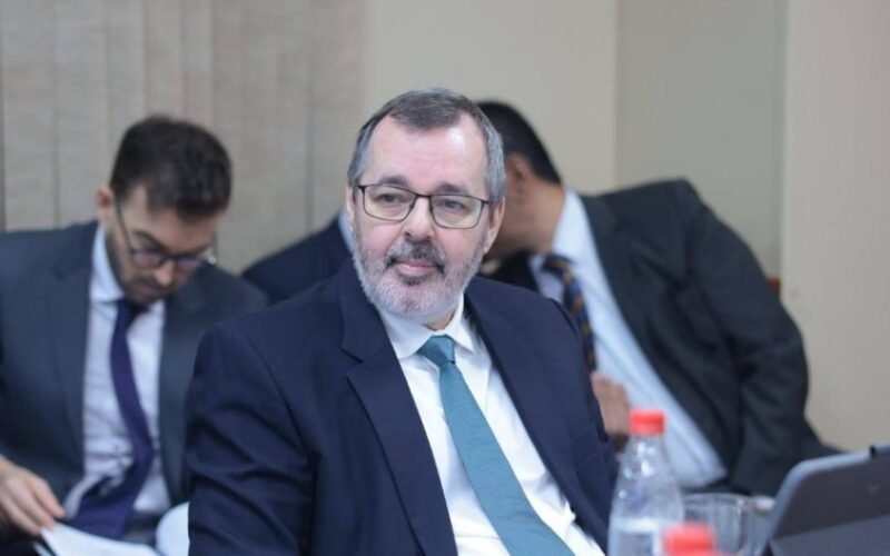 Carvallo plantea mejorar formación, infraestructura e instituciones para impulsar el crecimiento