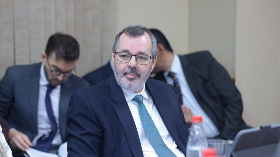 Carvallo plantea mejorar formación, infraestructura e instituciones para impulsar el crecimiento